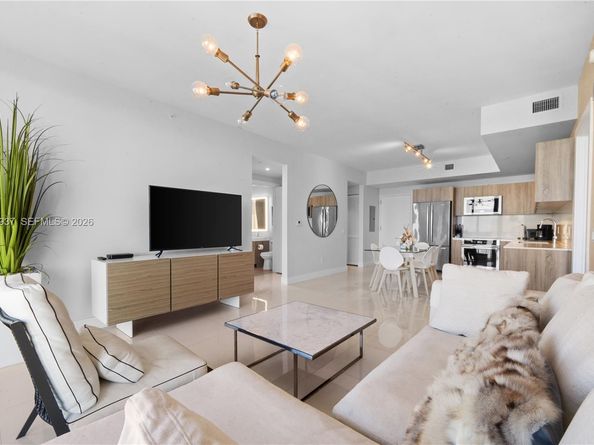 2960 NE 207th St 1003, Aventura FL 33180