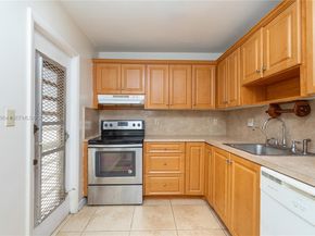 3990 NW 42nd Ave 106, Lauderdale Lakes FL 33319