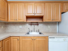 3990 NW 42nd Ave 106, Lauderdale Lakes FL 33319