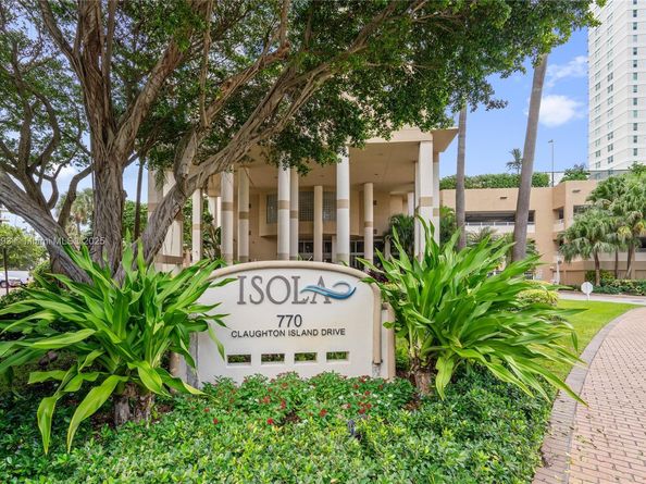 770 Claughton Island Dr 806, Miami FL 33131