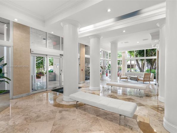 770 Claughton Island Dr 806, Miami FL 33131