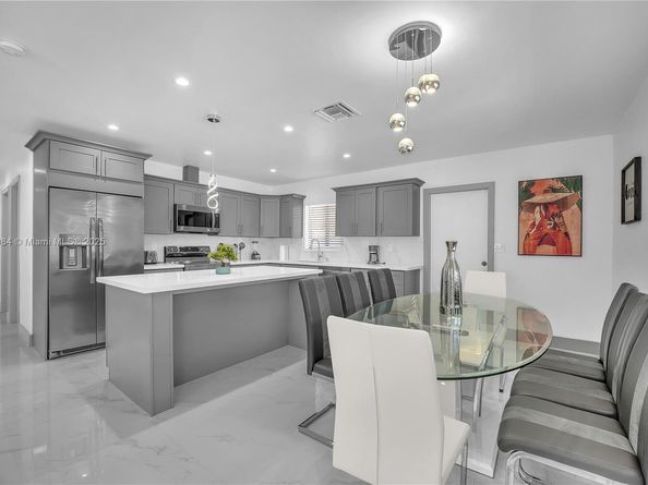 2221 Charleston St, Hollywood FL 33020