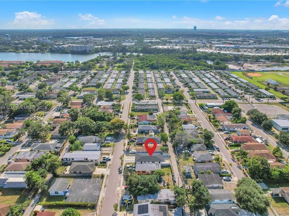 2221 Charleston St, Hollywood FL 33020