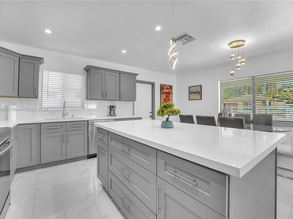 2221 Charleston St, Hollywood FL 33020