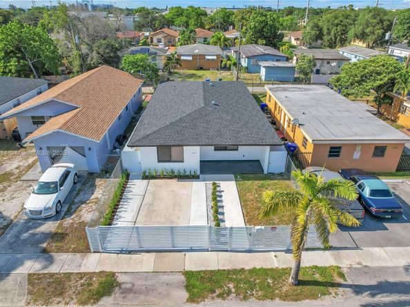 2221 Charleston St, Hollywood FL 33020
