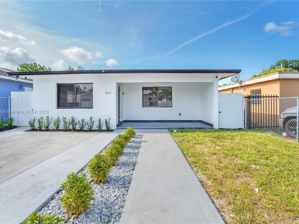 2221 Charleston St, Hollywood FL 33020