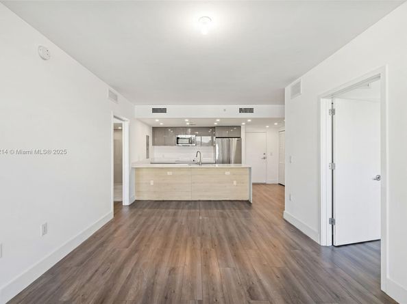 13800 Highland Dr 302, North Miami Beach FL 33181