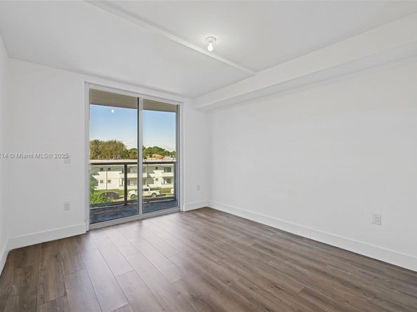 13800 Highland Dr 302, North Miami Beach FL 33181