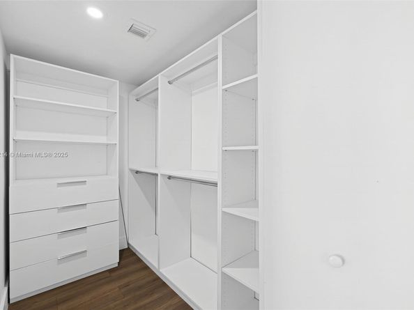 13800 Highland Dr 302, North Miami Beach FL 33181