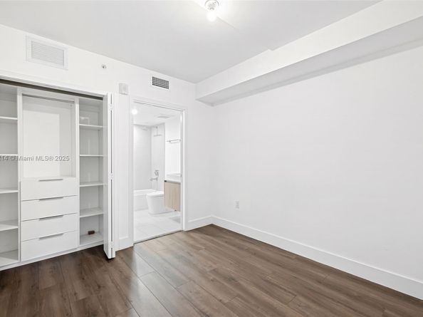 13800 Highland Dr 302, North Miami Beach FL 33181