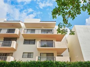 995 SW 84th Ave 309, Miami FL 33144