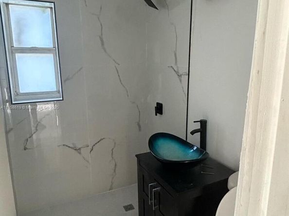 365 NW 188th St, Miami Gardens FL 33169