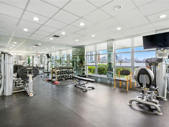 3600 Mystic Pointe Dr 305, Aventura FL 33180