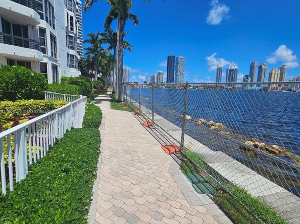 3600 Mystic Pointe Dr 305, Aventura FL 33180