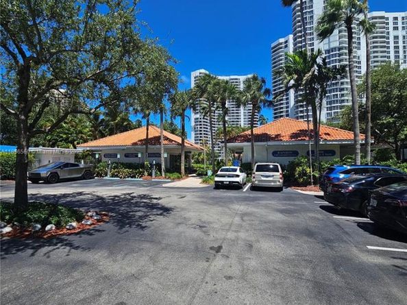 3600 Mystic Pointe Dr 305, Aventura FL 33180