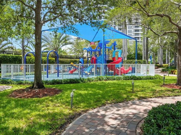 3600 Mystic Pointe Dr 305, Aventura FL 33180