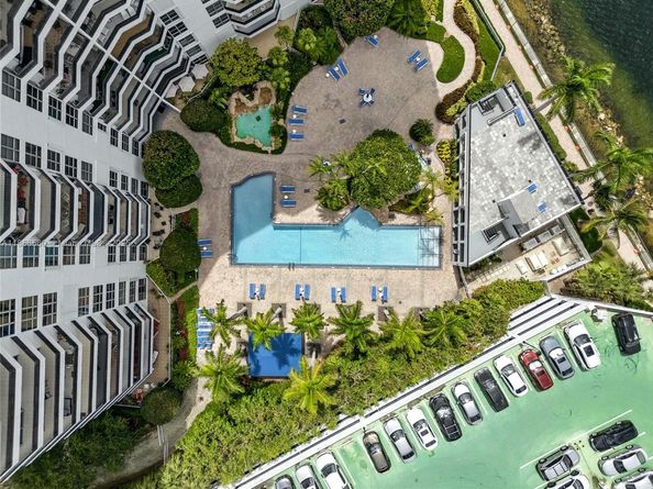 3600 Mystic Pointe Dr 305, Aventura FL 33180