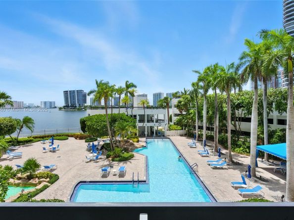 3600 Mystic Pointe Dr 305, Aventura FL 33180