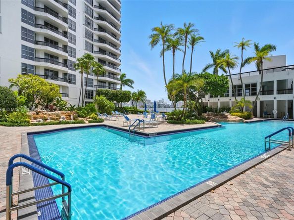 3600 Mystic Pointe Dr 305, Aventura FL 33180