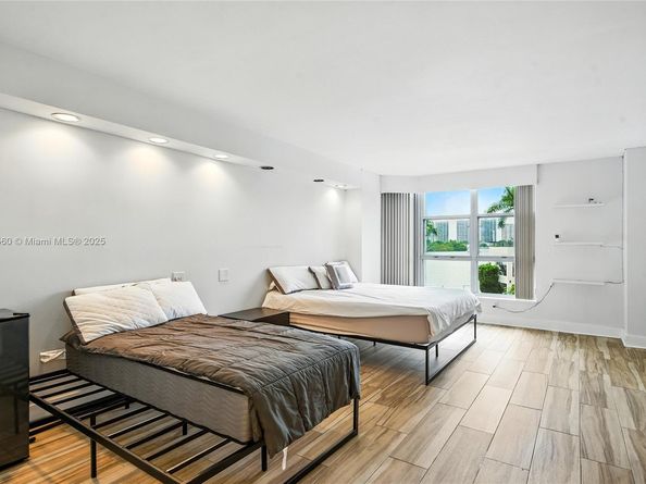 3600 Mystic Pointe Dr 305, Aventura FL 33180