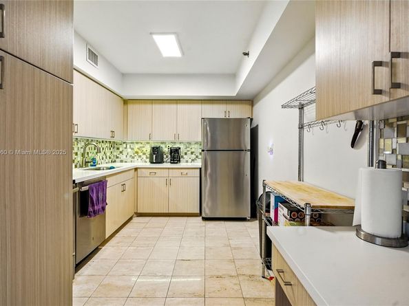 3600 Mystic Pointe Dr 305, Aventura FL 33180