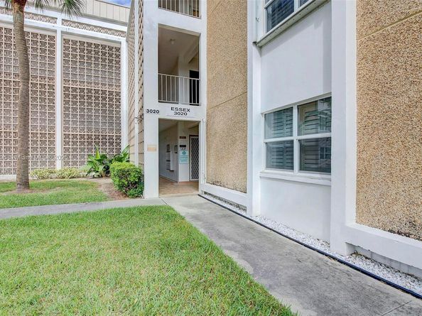 3020 NE 16th Ave 306, Oakland Park FL 33334