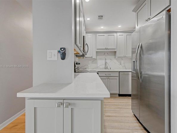 3020 NE 16th Ave 306, Oakland Park FL 33334