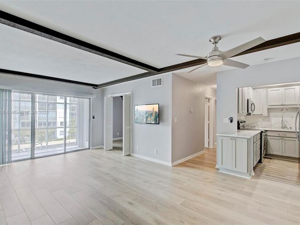 3020 NE 16th Ave 306, Oakland Park FL 33334