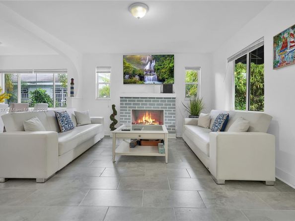 126 NW 33rd St, Miami FL 33127