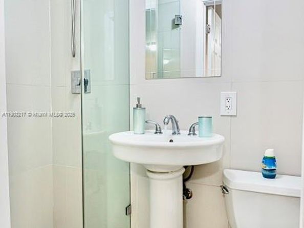 126 NW 33rd St, Miami FL 33127