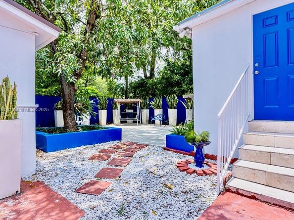 126 NW 33rd St, Miami FL 33127