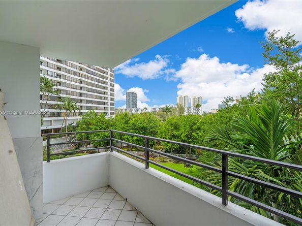 600 Three Islands Blvd 310, Hallandale Beach FL 33009