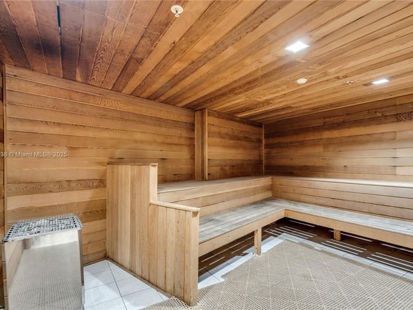 600 Three Islands Blvd 310, Hallandale Beach FL 33009