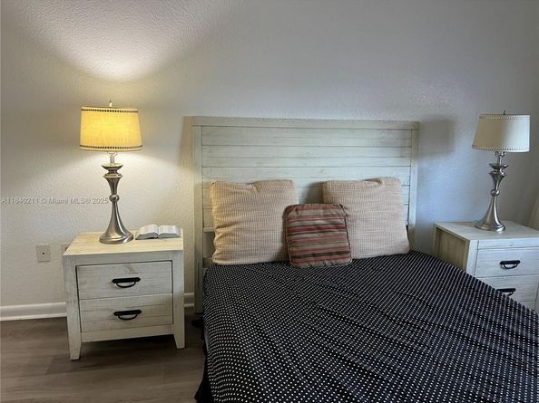 17425 NW 75th Pl 105, Hialeah FL 33015
