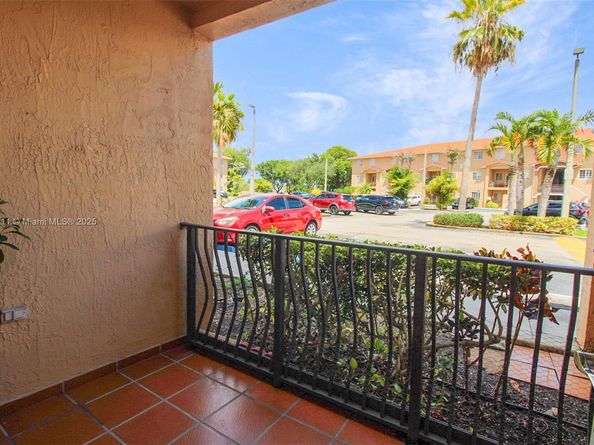 17425 NW 75th Pl 105, Hialeah FL 33015