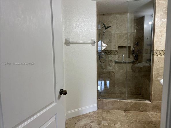 17425 NW 75th Pl 105, Hialeah FL 33015