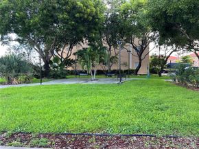 17425 NW 75th Pl 105, Hialeah FL 33015