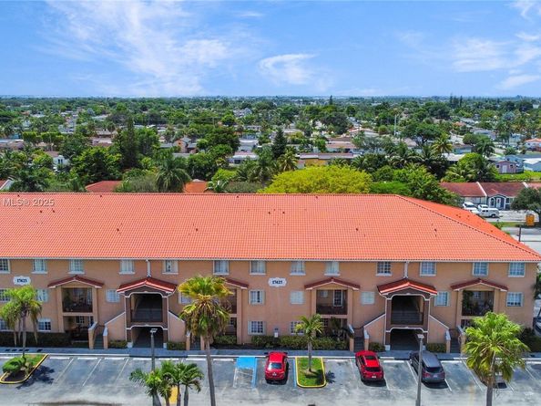 17425 NW 75th Pl 105, Hialeah FL 33015