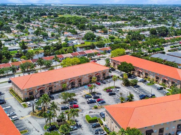 17425 NW 75th Pl 105, Hialeah FL 33015