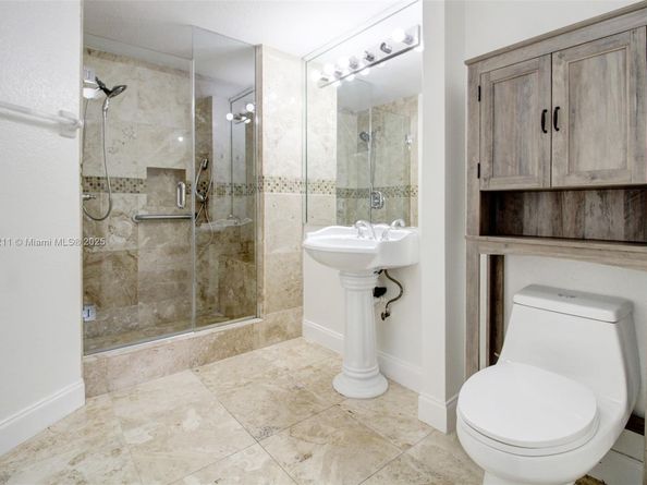 17425 NW 75th Pl 105, Hialeah FL 33015