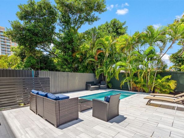 3617 SW 27th St, Miami FL 33133