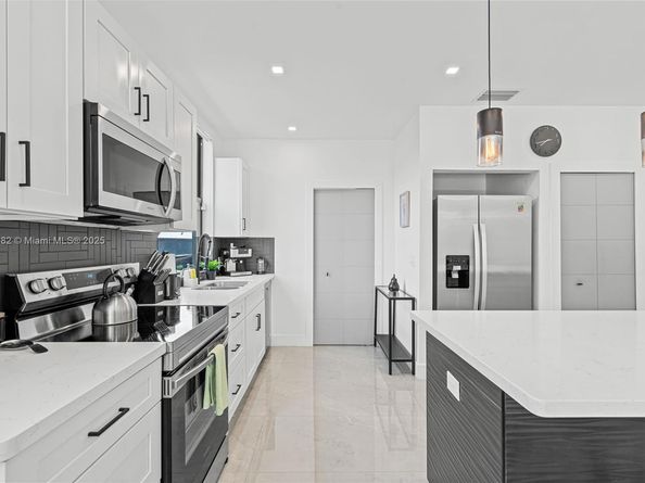 3617 SW 27th St, Miami FL 33133