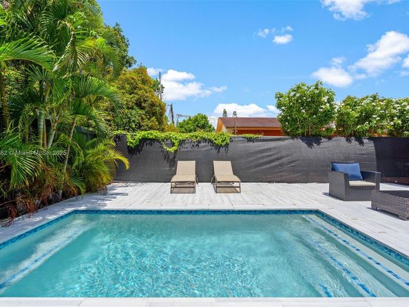 3617 SW 27th St, Miami FL 33133