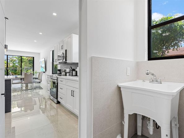 3617 SW 27th St, Miami FL 33133