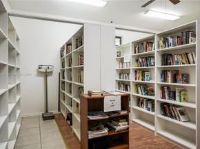 4801 NW 34th St 406, Lauderdale Lakes FL 33319