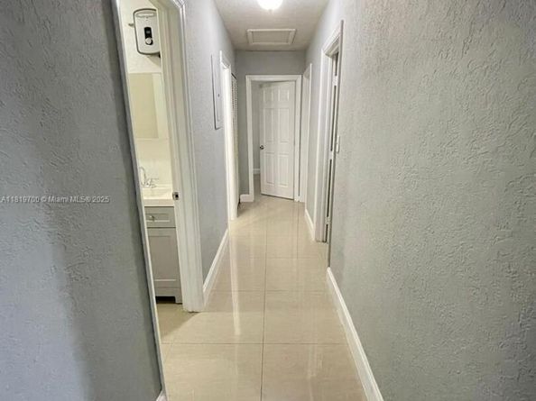 2720 NW 2nd St, Pompano Beach FL 33069