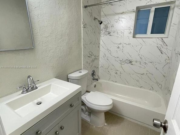 2720 NW 2nd St, Pompano Beach FL 33069