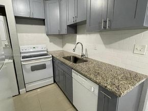 2720 NW 2nd St, Pompano Beach FL 33069