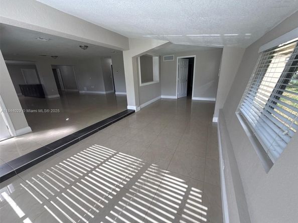 2041 Acapulco Dr, Miramar FL 33023