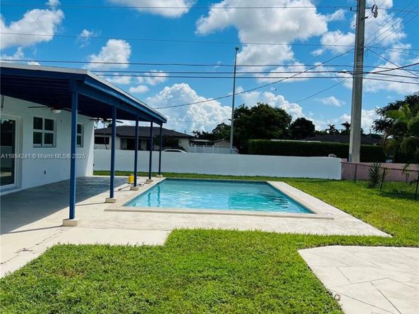 8700 SW 42nd Ter, Miami FL 33165